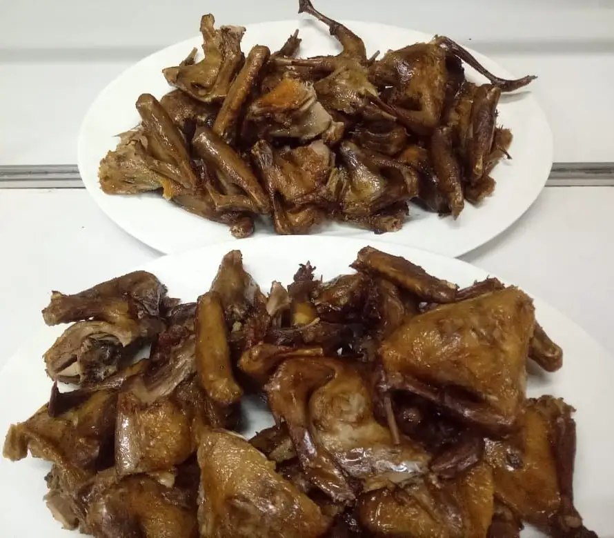 Ayam Goreng & Burung Dara Pahlawan