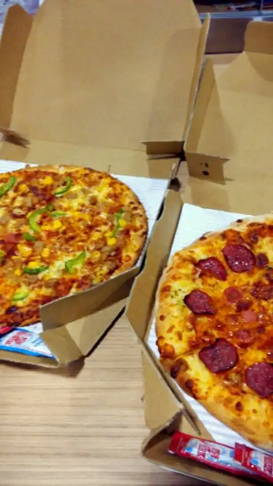 Gambar Makanan Domino's Pizza Mangga 2 Square 9