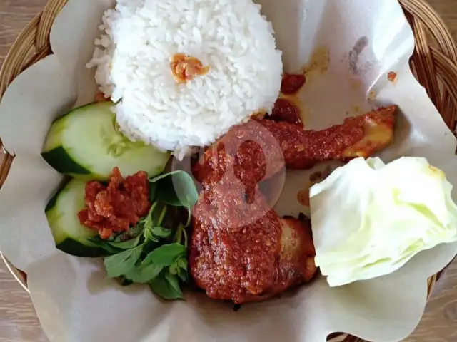Gambar Makanan Ayam Panggang Bumbu Merah & Nasi Rawon Chen-Chen, Tukad Balian 1