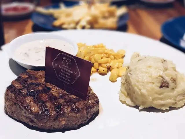 Gambar Makanan Steak Hotel by Holycow! 11