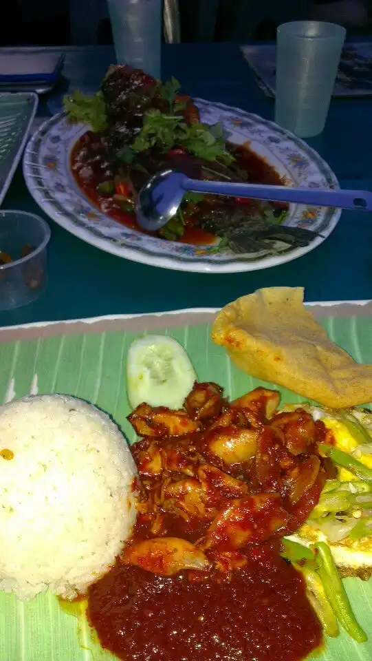 Restoran Malam Indah Selalu (Nasi Lemak Berlauk) Food Photo 16