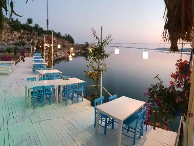 Mavi Yengeç Kaya Restaurant'nin yemek ve ambiyans fotoğrafları 1