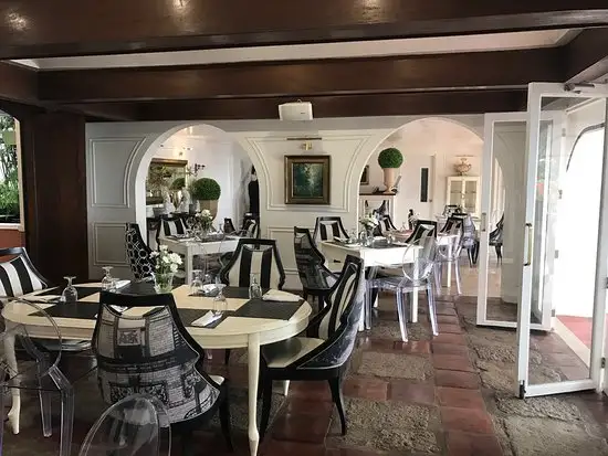 Concha's Garden Cafe - Cliffhouse, Tagaytay