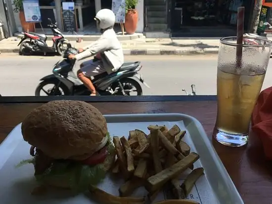 Gambar Makanan Halal Ubud Burger 9