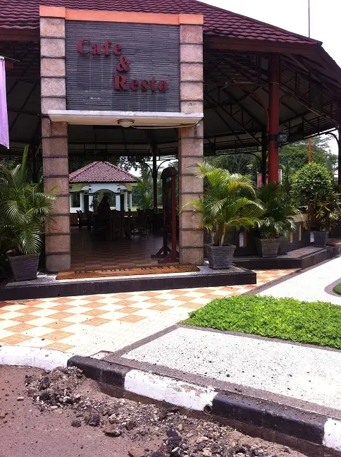 Resto Padang Golf