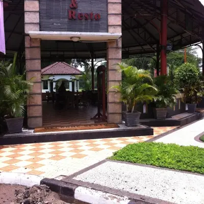 Resto Padang Golf