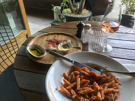 Fiore Italian Restaurant - Pizzeria'nin yemek ve ambiyans fotoğrafları 49