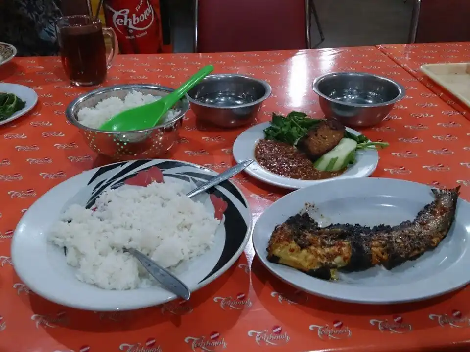 Rumah Makan Pelangi 2