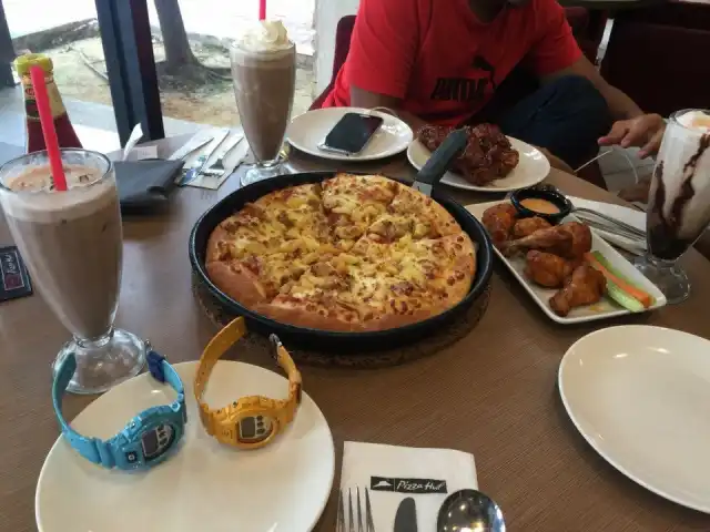 Pizza Hut @ Sri Muda Food Photo 1