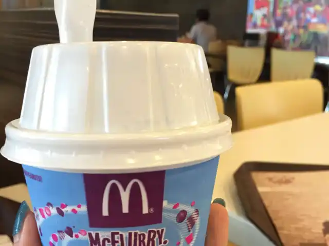Gambar Makanan McDonald's Ice Cream 9