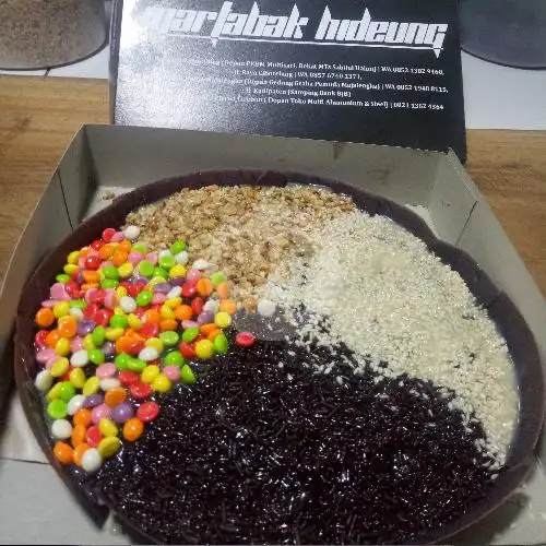 Gambar Makanan MARTABAK HIDEUNG / IRENG ( Ala Pizza)  14