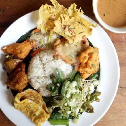 Gambar Makanan Nasi Pecel Pincuk Gg 9 Surabaya, Taman Pancing 9