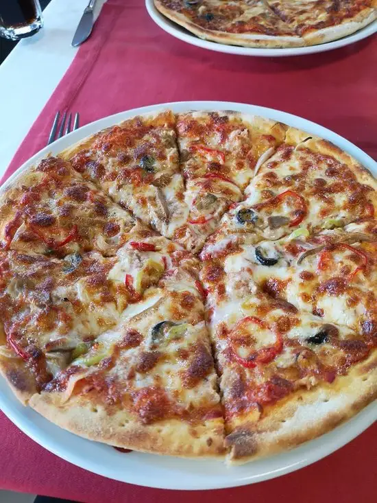 Ozi Pizza and Pasta'nin yemek ve ambiyans fotoğrafları 14