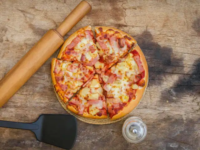 Cha-Cha’s Pizza - Delos Reyes Compound