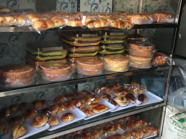 Gambar Makanan Deli Franc's Bakery 4