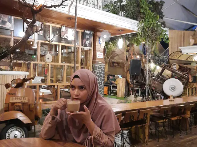 Gambar Makanan Equator Coffee & Gallery 14