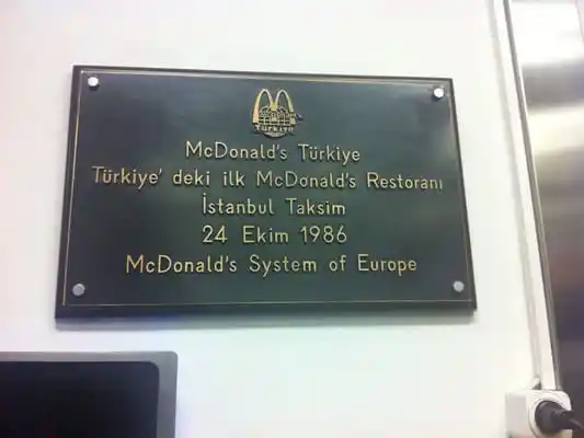 McDonald&apos;s'nin yemek ve ambiyans fotoğrafları 2