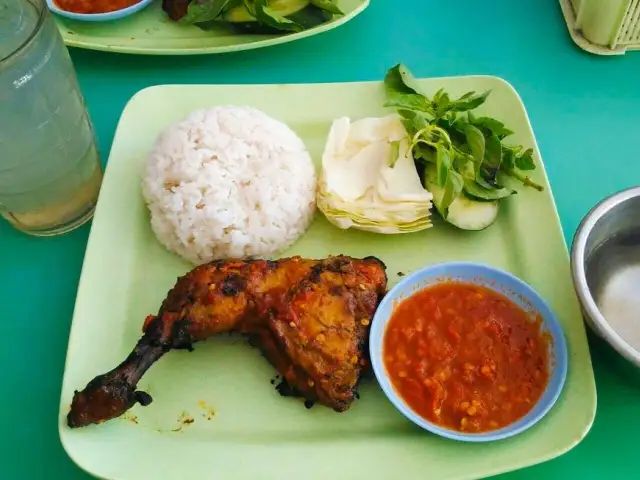 Gambar Makanan Ayam Goreng Prambanan 4