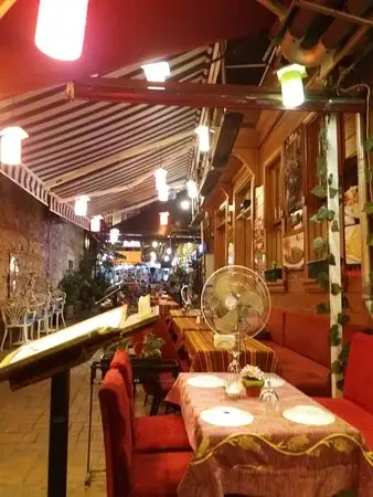 Huzur Cafe & Restaurant'nin yemek ve ambiyans fotoğrafları 1