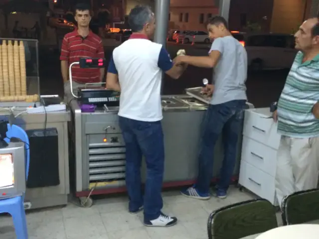 Surupçular Dondurmaci'nin yemek ve ambiyans fotoğrafları 2