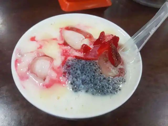 Gambar Makanan Rujak Kolam Medan 9