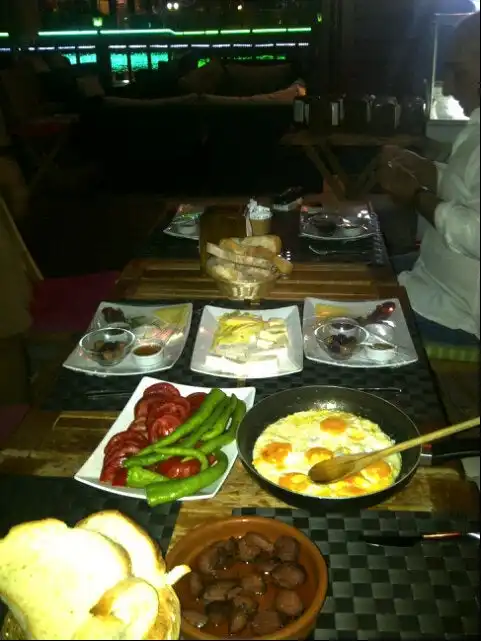 Kanlıca Cafe & Restaurant'nin yemek ve ambiyans fotoğrafları 3