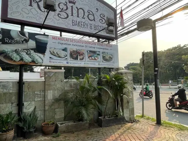 Gambar Makanan Regina's Bakery 5