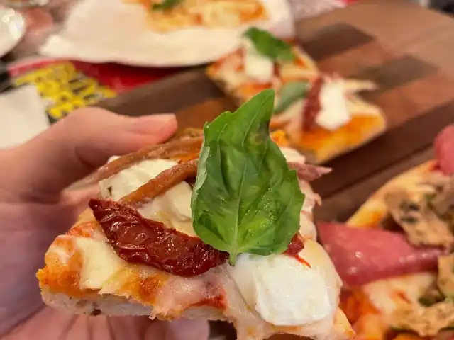 Pizza Roma Food Photo 8