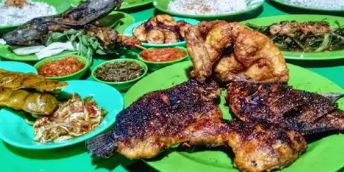 Ayam Bakar/Pecel Lele "Abinaya", Pulo Gadung