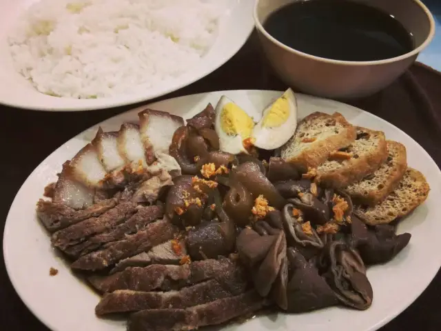 S.J Kueh Chap & Pork Leg Rice