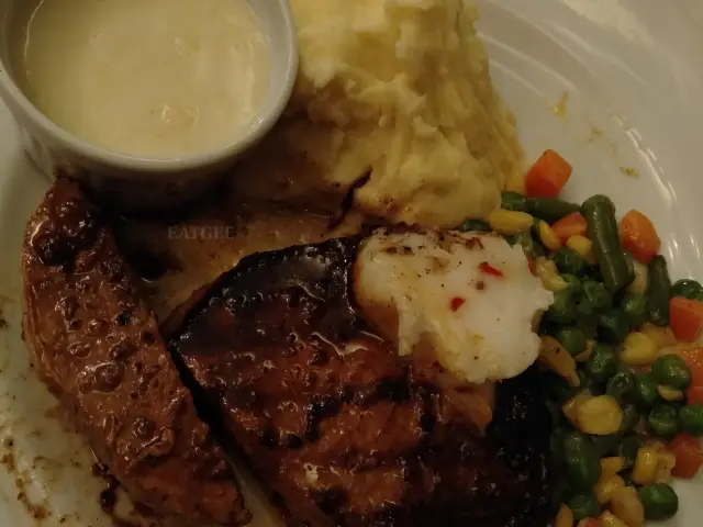 Gambar Makanan Steak and Satay - Hotel Paragon 6