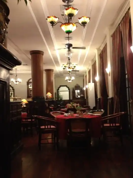 Gambar Makanan Sarkies Restaurant, Majapahit Hotel 3