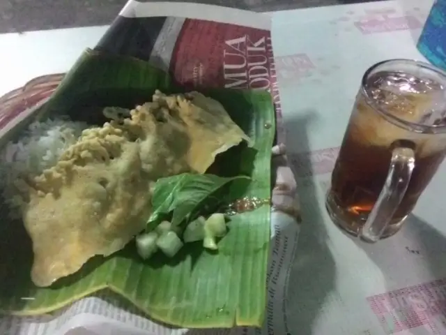 Gambar Makanan Nasi Pecel (Pincuk) Khas Madiun Pak Kumis 4