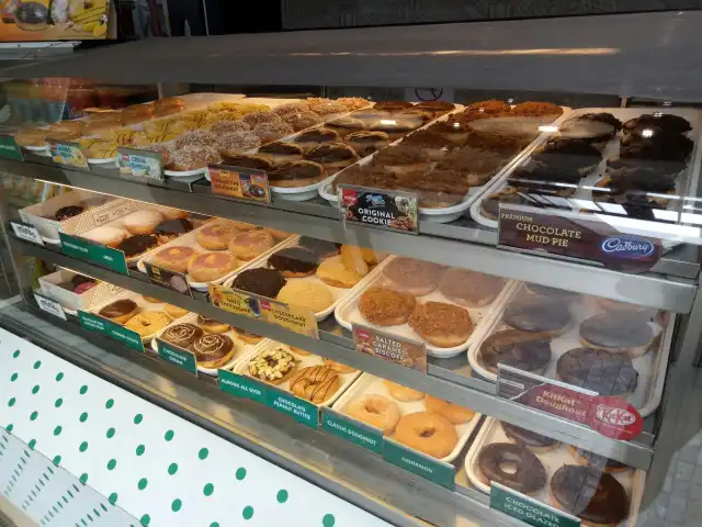 Krispy Kreme Doughnuts Food Photo 10