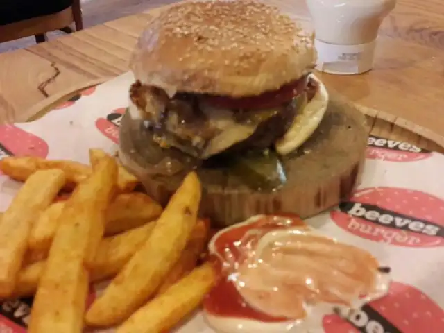 Beeves Burger'nin yemek ve ambiyans fotoğrafları 7