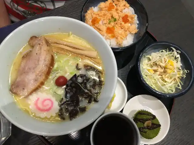 Hokkaido Ramen Santouka Food Photo 3