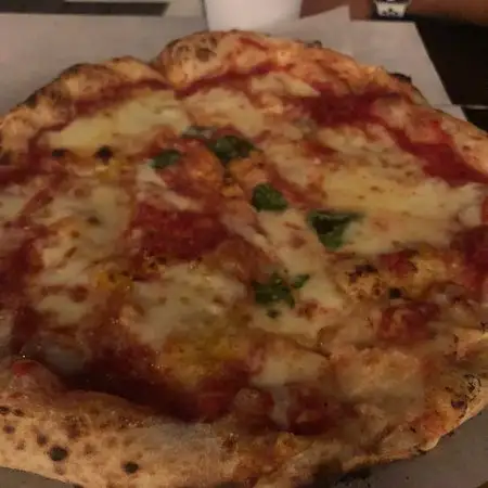 Gambar Makanan Luigi's Hot Pizza Bali 2