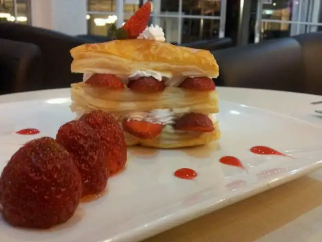 Strawberry Moment Dessert Cafe Food Photo 13