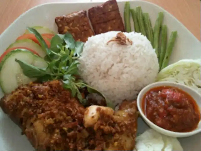Ayam Penyet Giant Nilai Food Photo 3