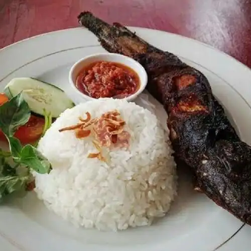 Gambar Makanan Pecel Ayam Budhe Hj. Sarmah, Jl. Wisma Tajur 5