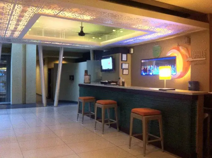 Orange Lounge & Bar - 100 Sunset Hotel