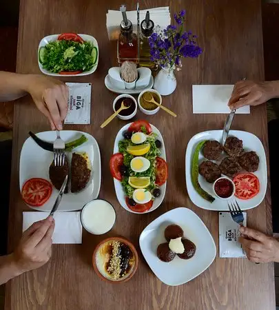 Karakoy Biga Halk Koftecisi'nin yemek ve ambiyans fotoğrafları 11