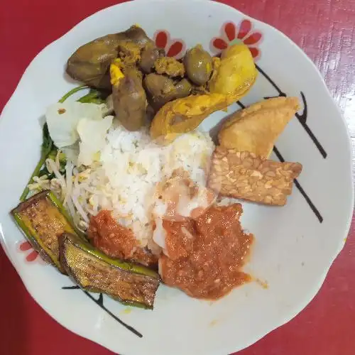 Gambar Makanan Nasi Pecel Mbok Farida, Linkungan Brak Utara Kantor Kecamatan Kalipuro 9