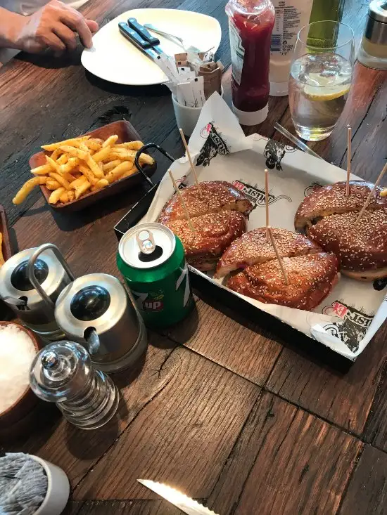 Nusr-Et Steakhouse'nin yemek ve ambiyans fotoğrafları 12