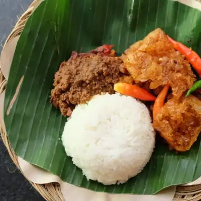 Gudeg Yu Djum, Pangukan