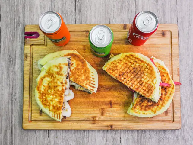 Caliente Tost & Waffle'nin yemek ve ambiyans fotoğrafları 1