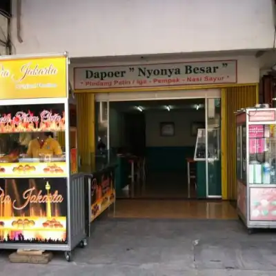 Dapoer "Nyonya Besar"