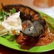 Gambar Makanan pecel lele sukatani.  sebrang toko H. Maid.  1