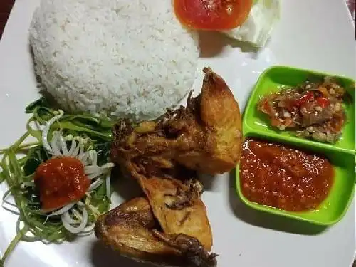 Warung Lalapan Semeton Bu Kadek, Gianyar