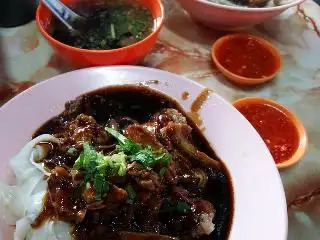 Kulai Mok Gao Beef/Seafood/Pork Noodles